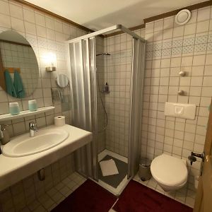 Budget Zimmer mit Kingsize-Bett